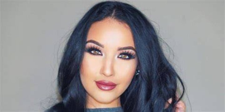 Amanda Ensing Net Worth