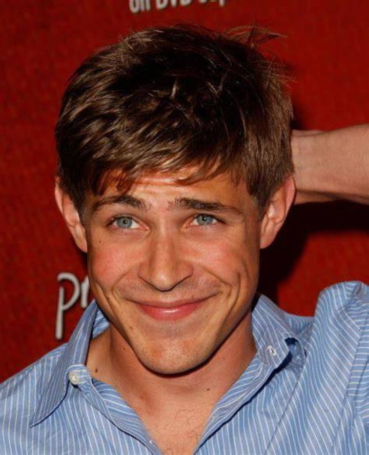 Chris Lowell Net Worth