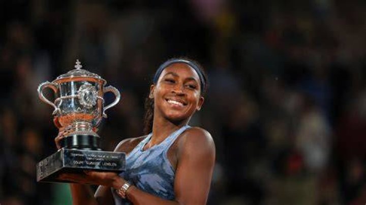 Coco Gauff holdling her Grand Slam trophy