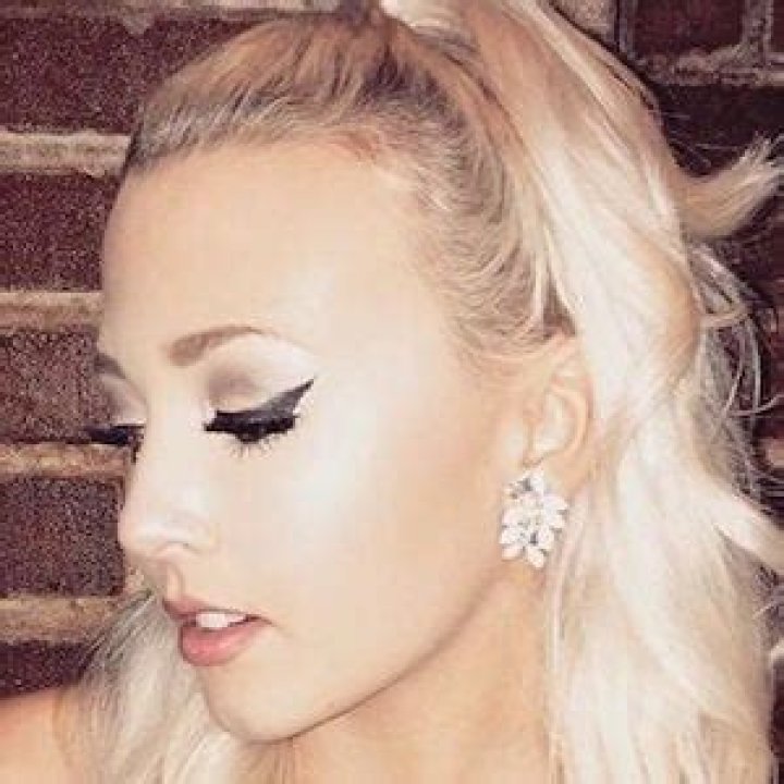 Hayley Segar Net Worth