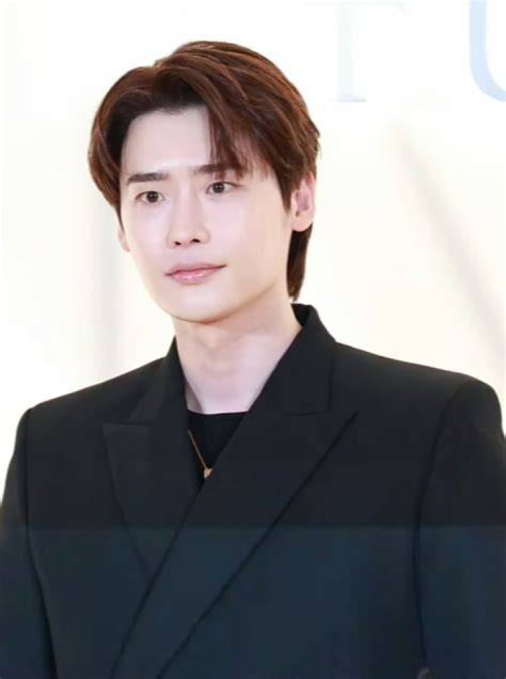 Lee Jong Suk